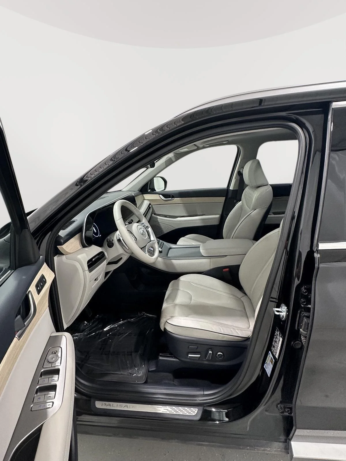 Used 2023  Hyundai Limited image 21