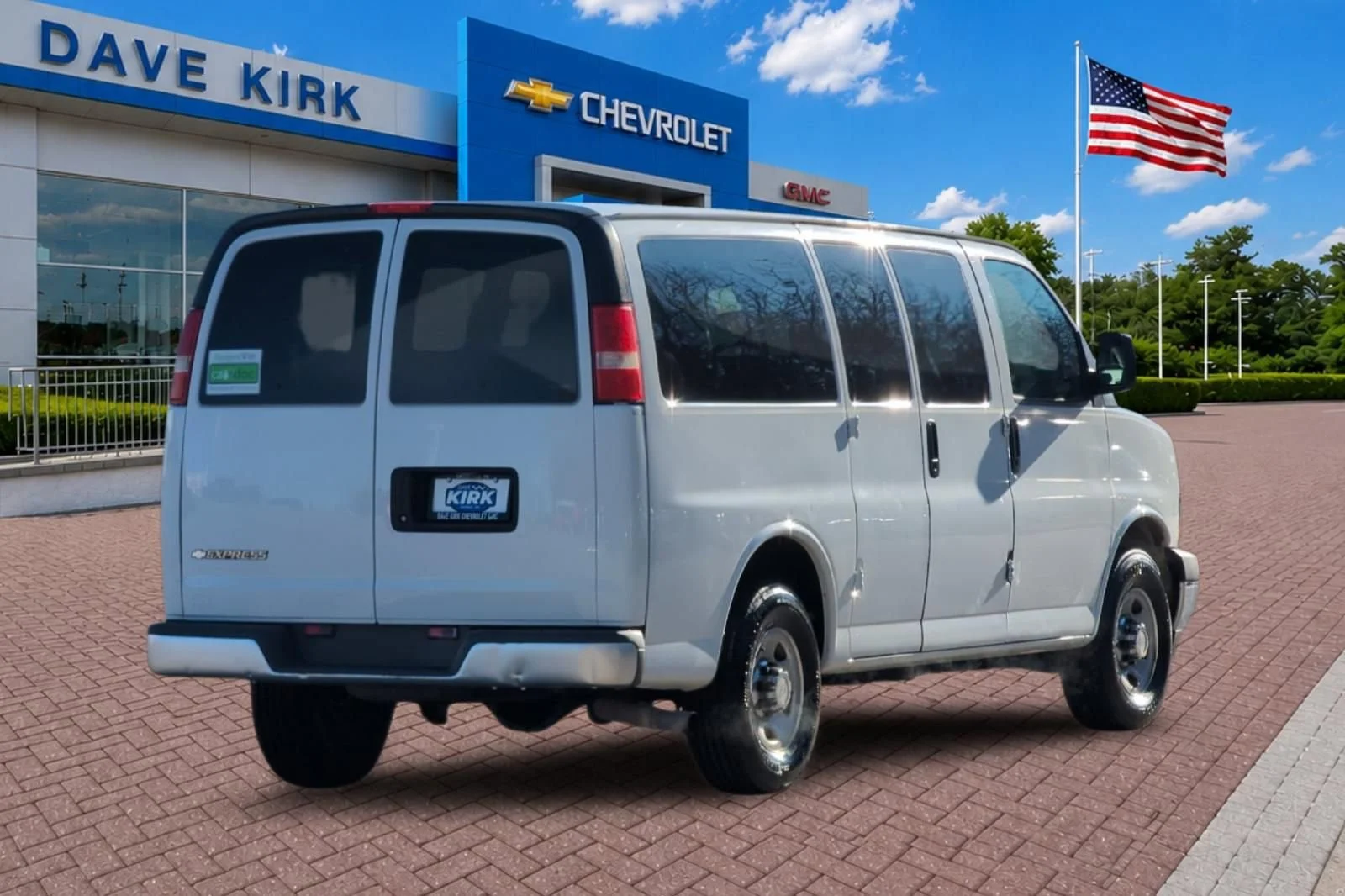 Used 2017 SUMMIT WHITE Chevrolet LT image 3