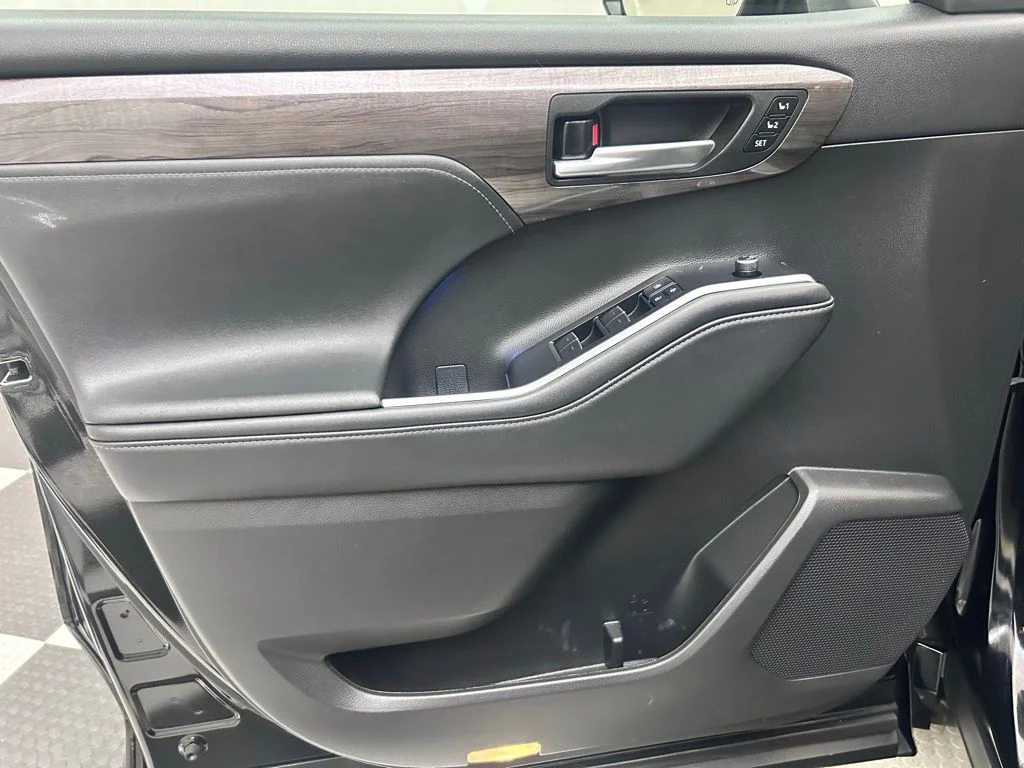 Used 2022 Black Toyota Platinum image 10