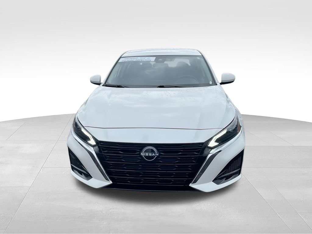 Used 2023 White Nissan 2.5 SV image 3