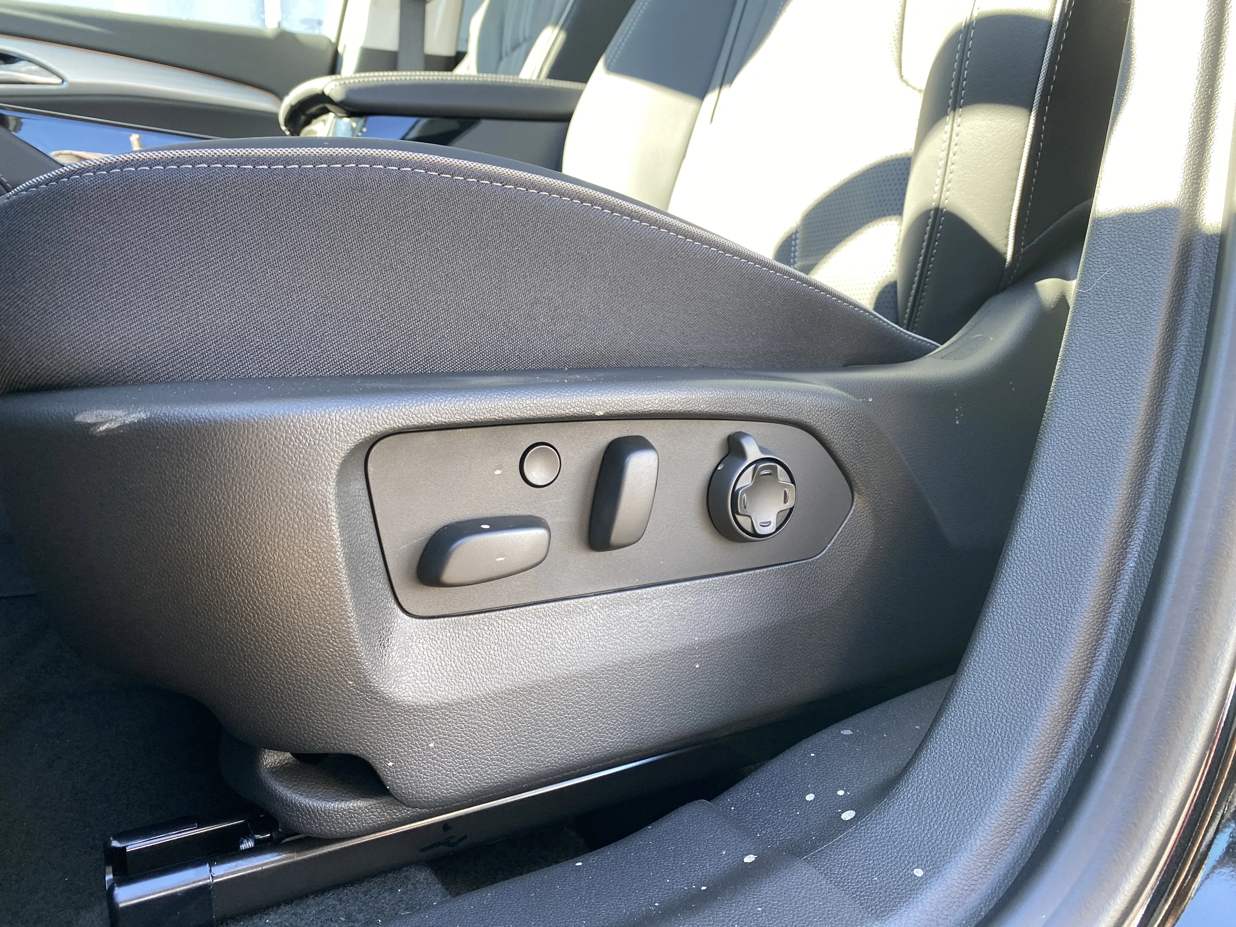 New 2026 EBONY TWILIGHT METALLIC Buick Avenir image 28