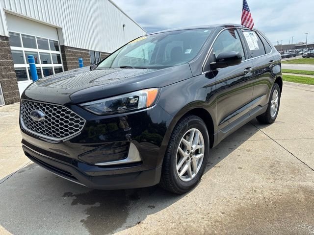 Used 2024 Black Ford SEL image 3