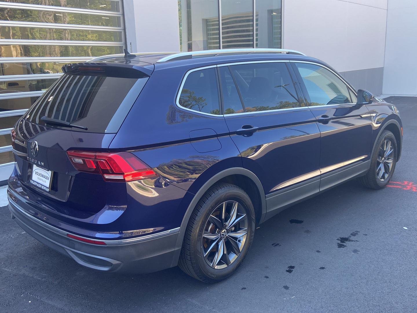 Used 2023 Atlantic Blue Metallic VOLKSWAGEN SE image 5