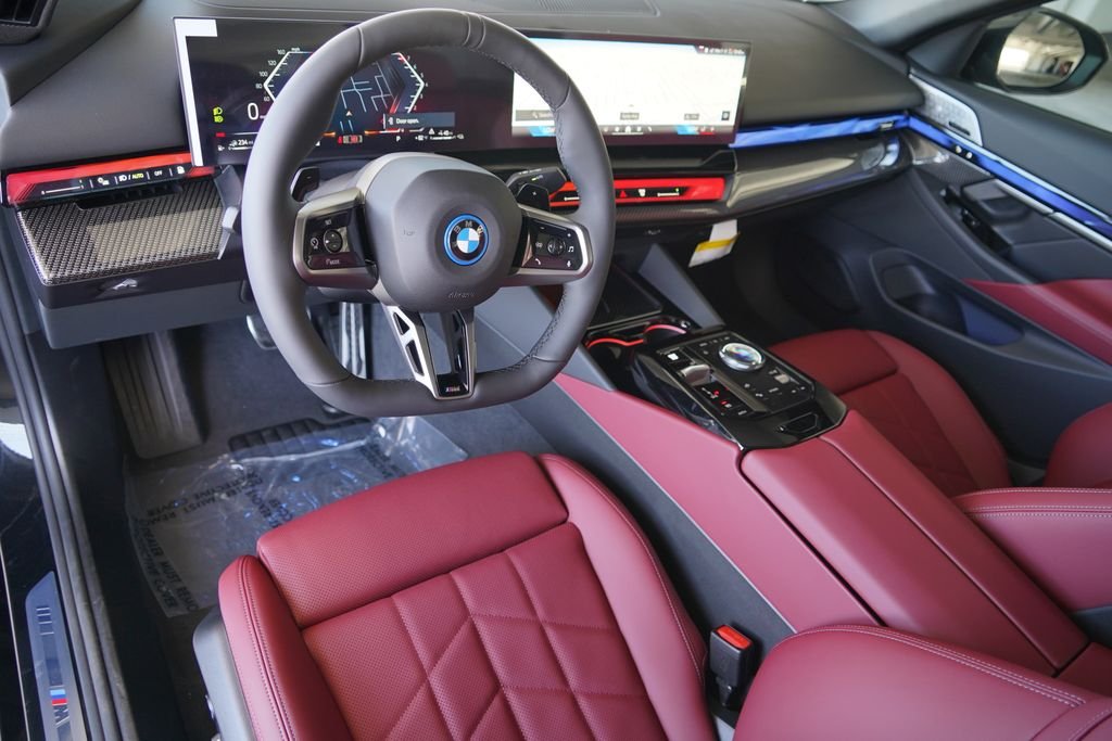 New 2027 Black Sapphire Metallic BMW 550e xDrive image 18