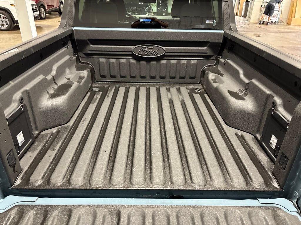 Used 2022  Ford XL image 28