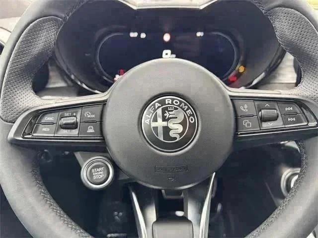 New 2025 Milano White Exterior Paint Alfa Romeo  image 20