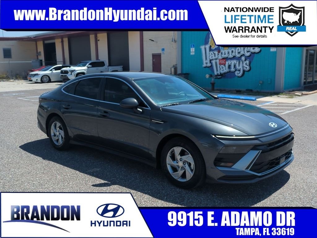 Used 2025 Gray Hyundai SE image 1