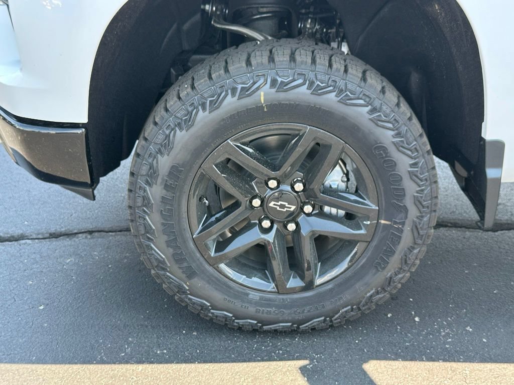 New 2026 Summit White Chevrolet Custom Trail Boss image 12