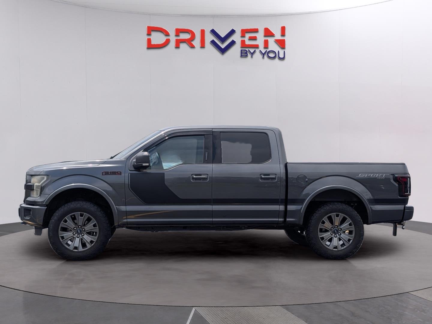 Used 2016 Magnetic Metallic Ford XLT image 2