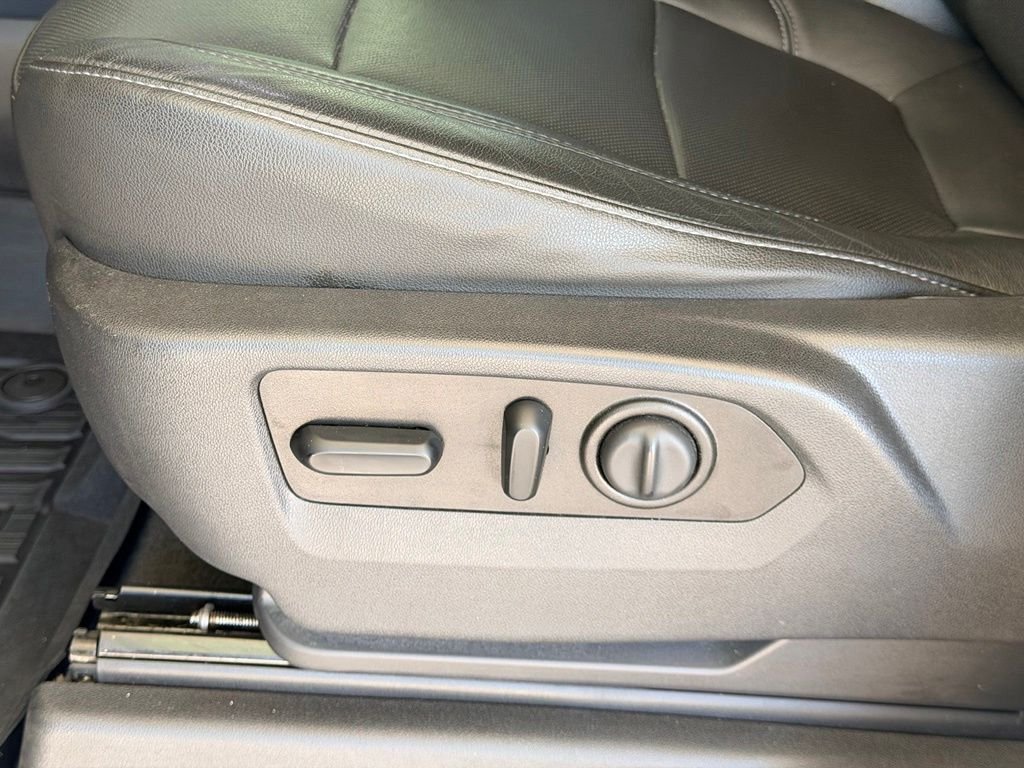 Used 2019 White GMC SLT image 16