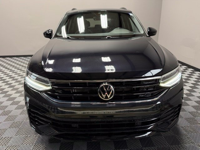 Certified Used 2022 Deep Black Pearl Effect Volkswagen 2.0T SE R-Line Black image 4