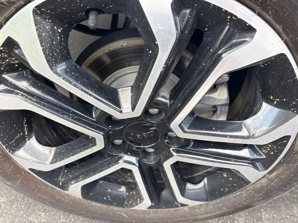 Used 2022 Silver Jeep Limited image 13