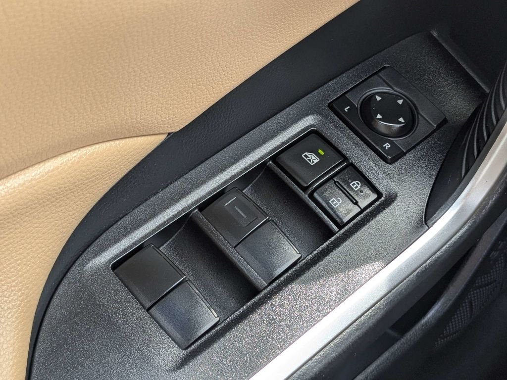 Used 2019 Green Toyota XLE image 30