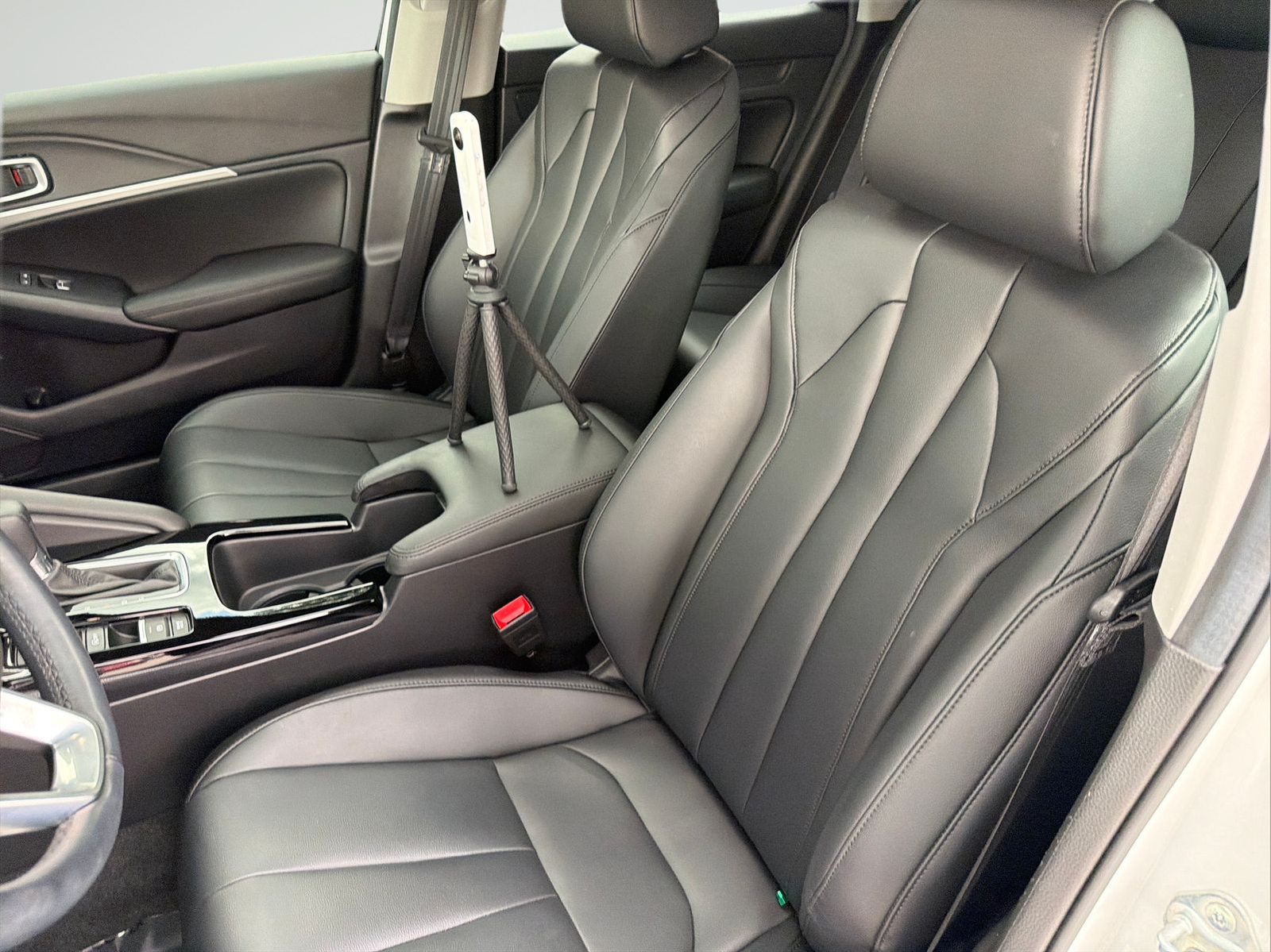 Used 2024 Platinum White Pearl Acura Base image 28