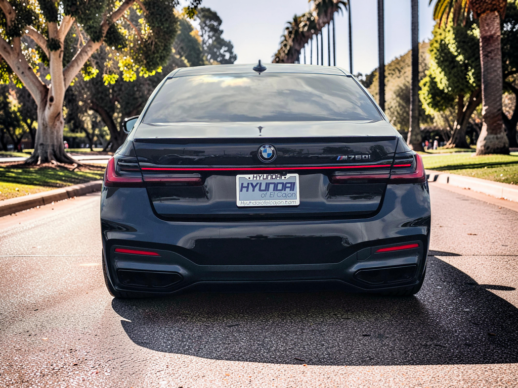 2021 BMW 7 Series M760i - Photo 6