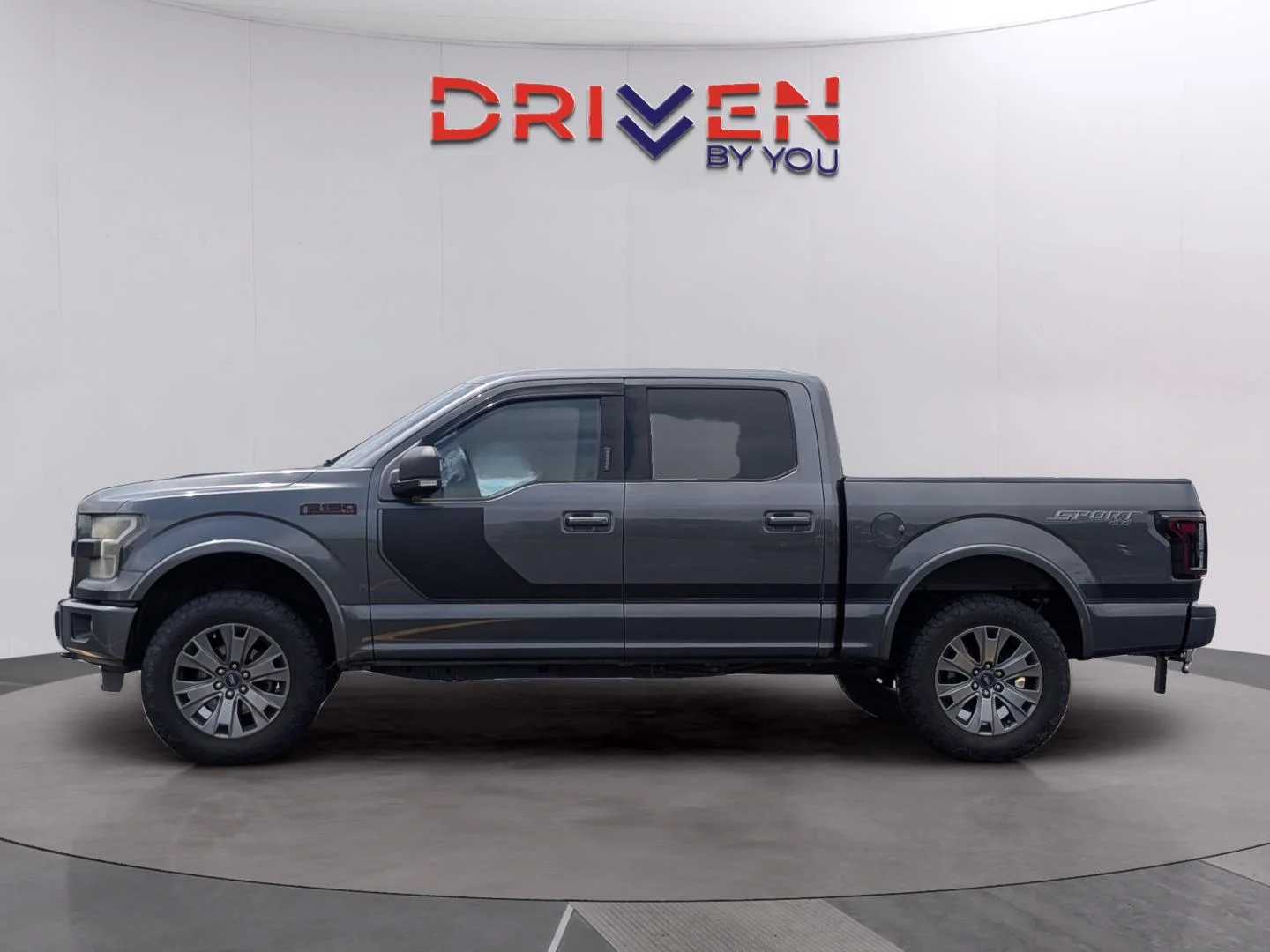 Used 2016 Magnetic Metallic Ford XLT image 2