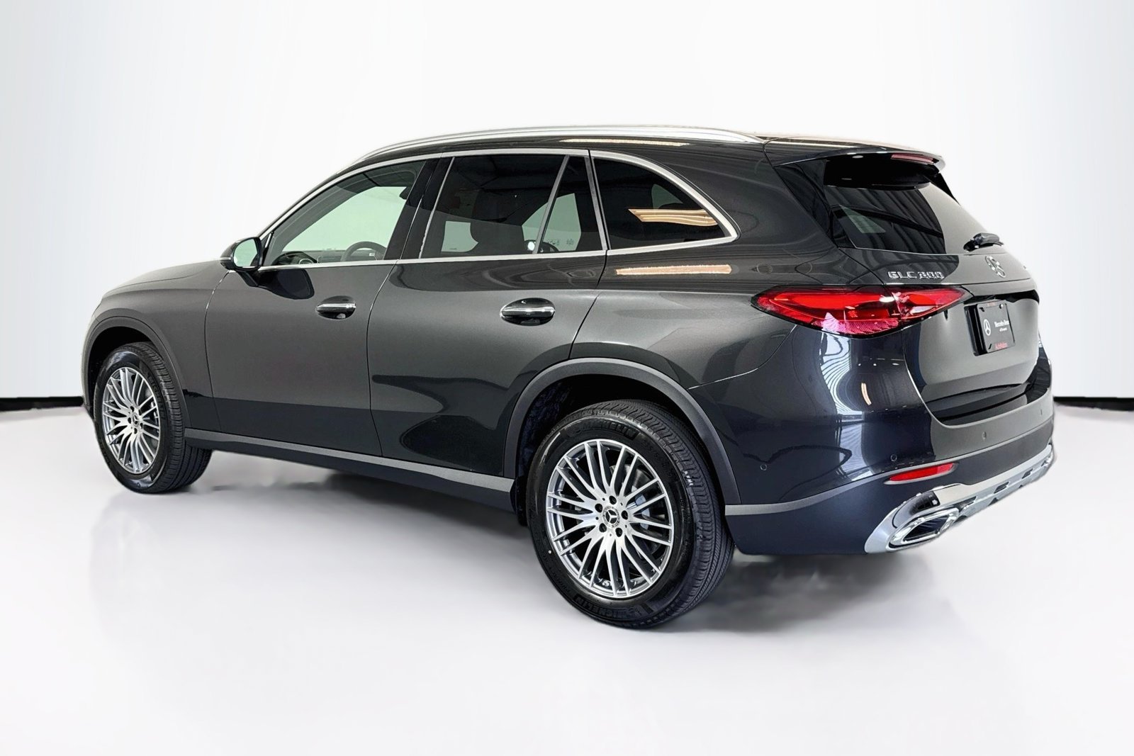 New 2026 Graphite Grey Metallic Mercedes-Benz GLC 300 image 7