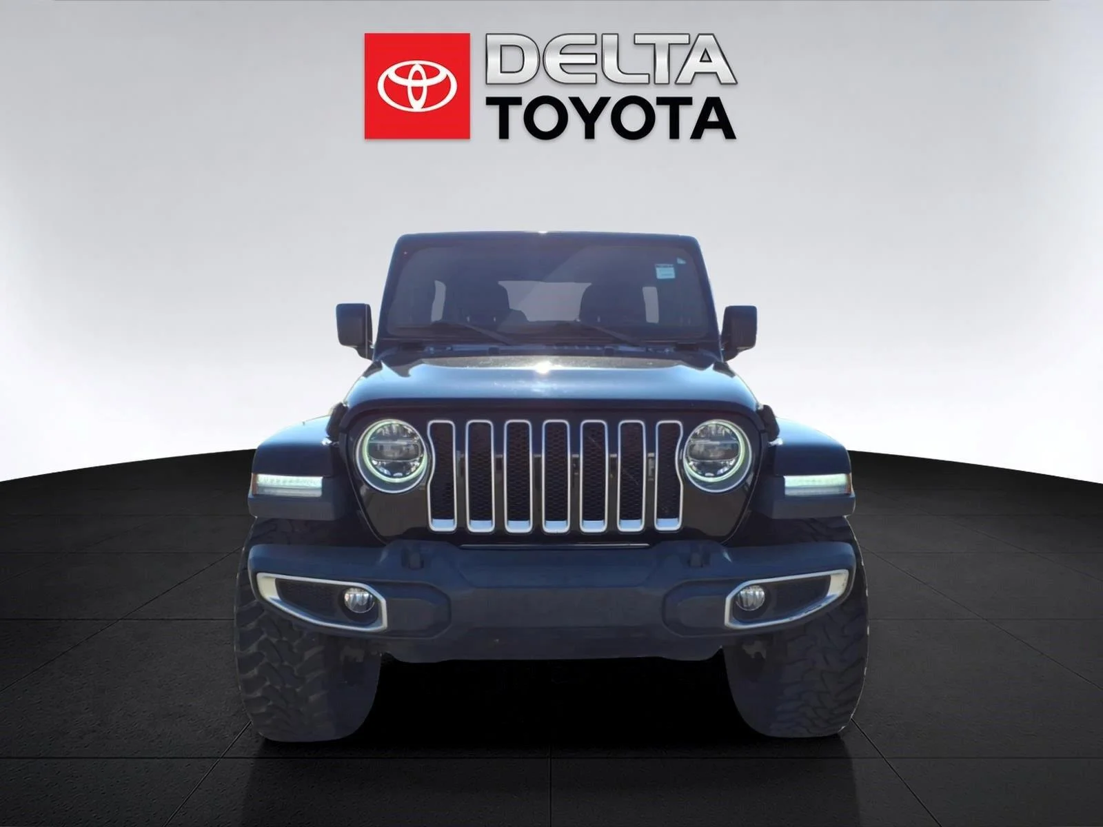 Used 2018 Black Jeep Sahara image 8