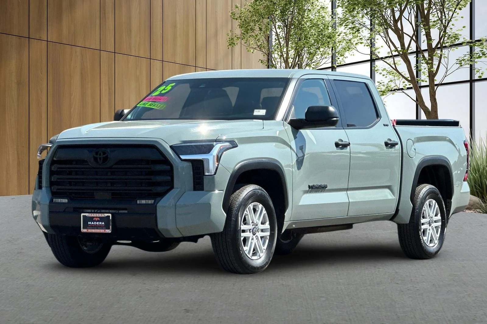 Used 2025  Toyota SR5 image 8