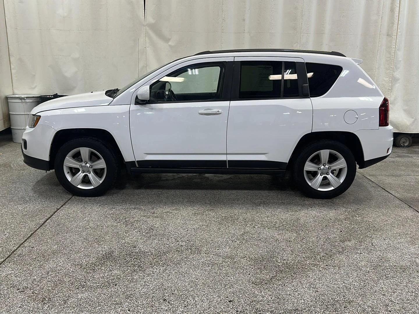 Used 2015 Jeep Compass Latitude with VIN 1C4NJDEB4FD105940 for sale in Waconia, Minnesota