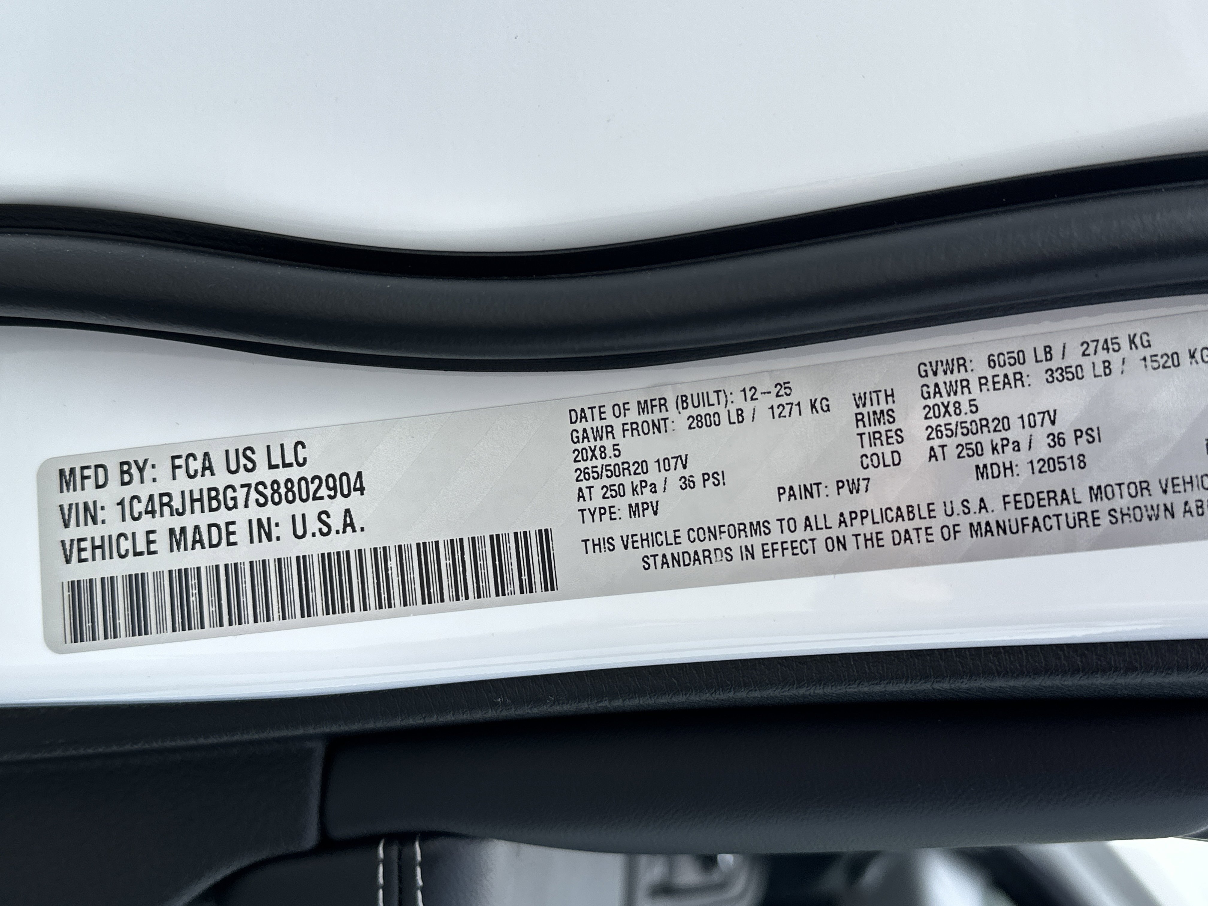 New 2025 Bright White Clear-Coat Exterior Paint Jeep Limited image 34