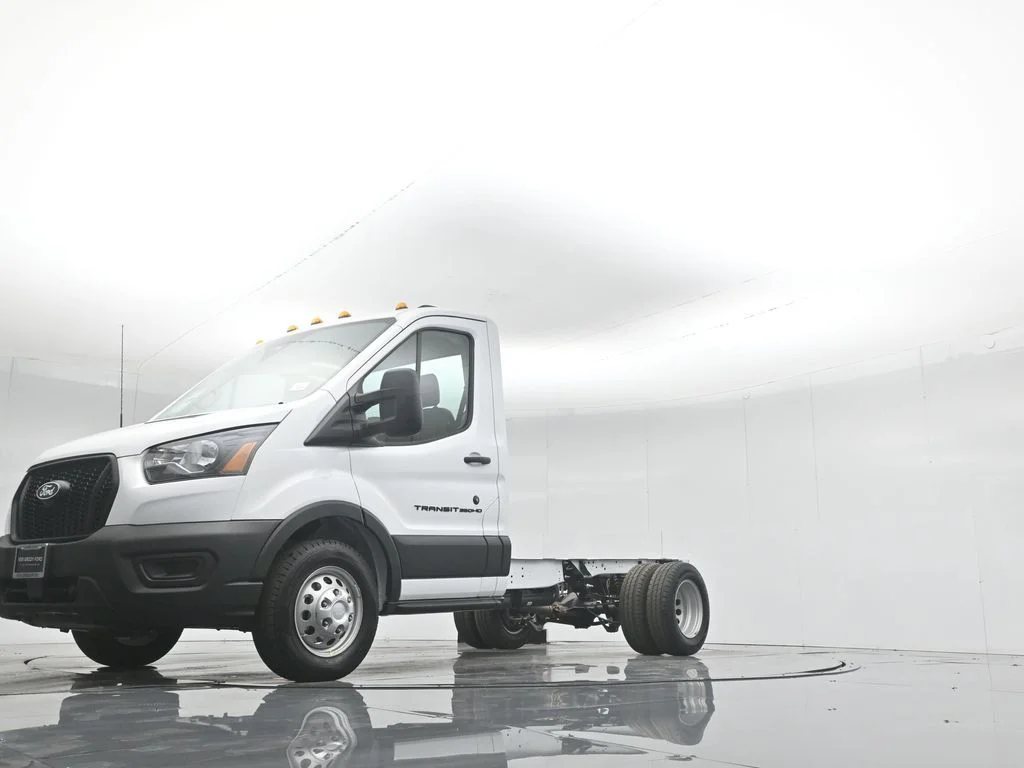 New 2026 Oxford White Ford Base image 36