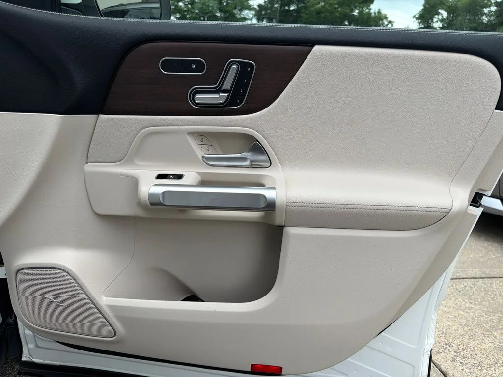 Used 2022 White Mercedes-Benz GLB 250 image 37