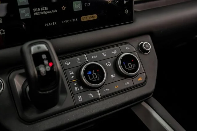 2025 Land Rover Defender V8 - Photo 34