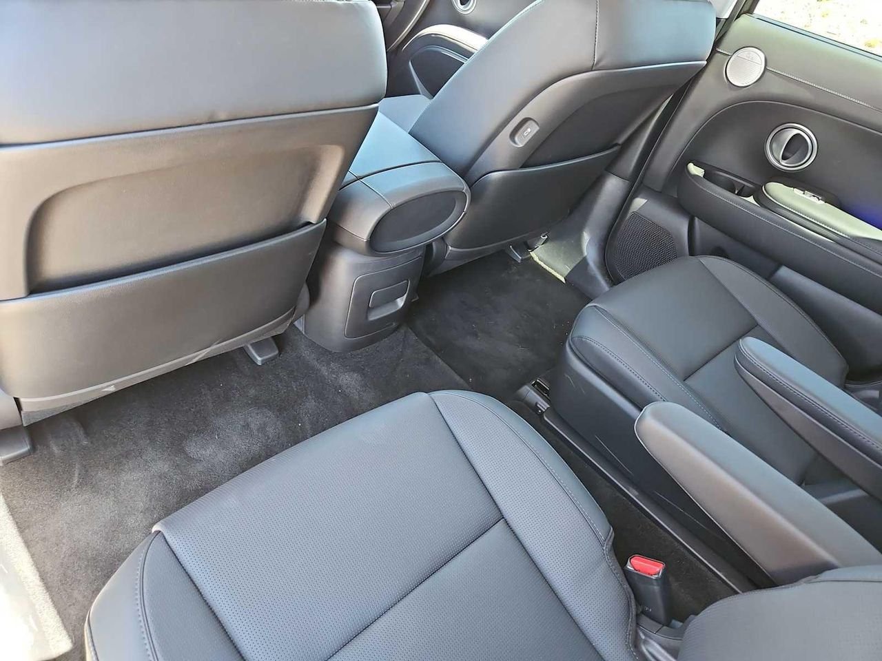 New 2026 Titan Charcoal Pearl Hyundai SEL Premium 7P image 18