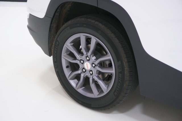 Used 2024 WHITE GMC SLT image 6