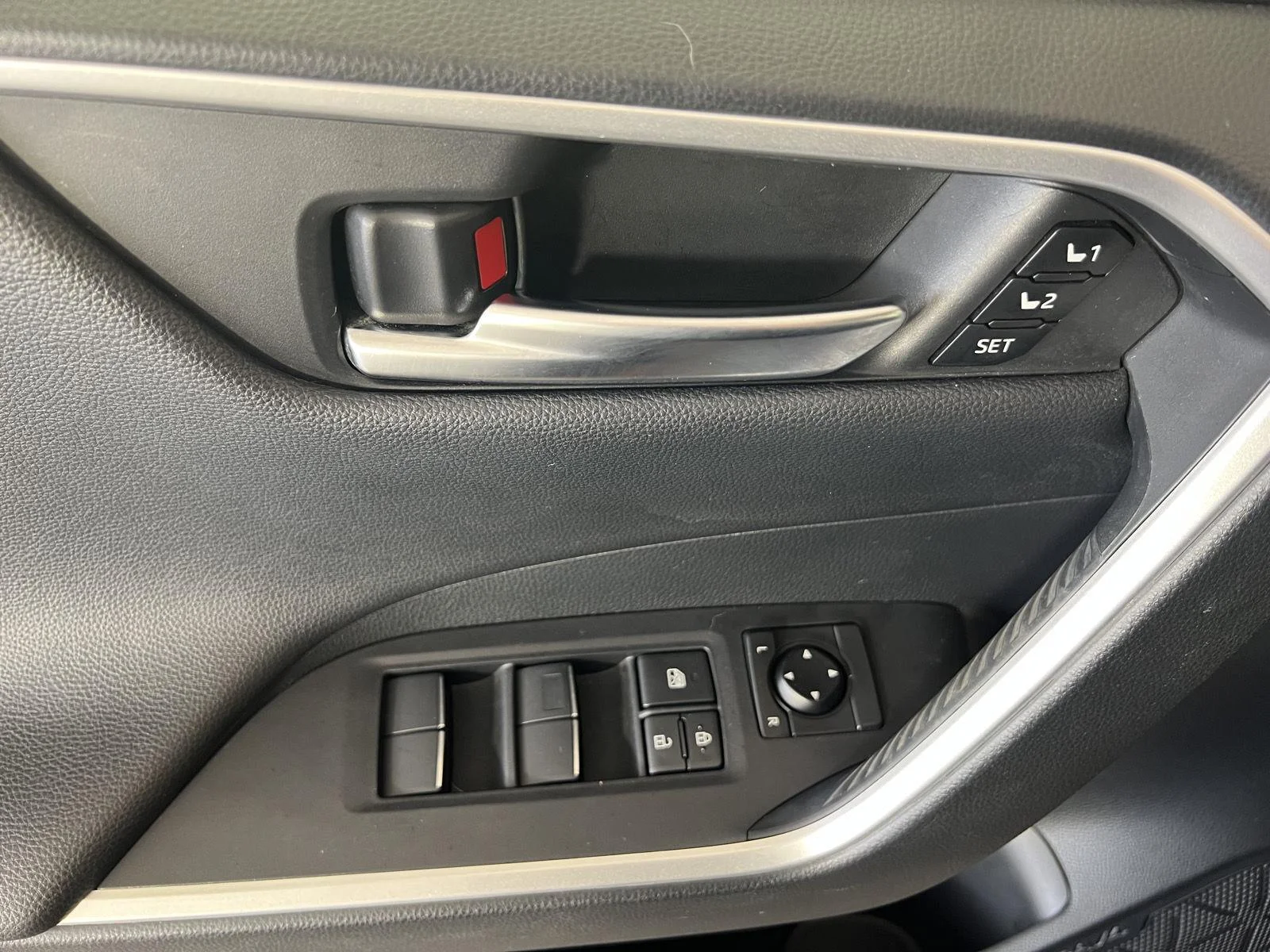 Used 2019  Toyota Limited image 7