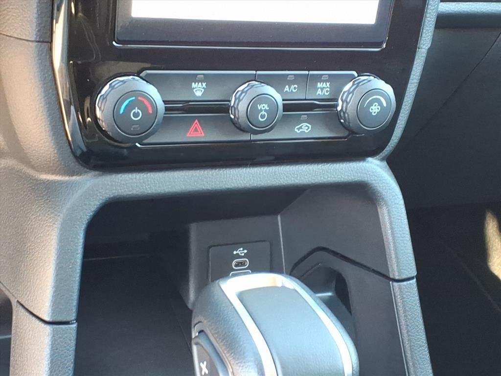 New 2025 Oxford White Ford XLT image 11