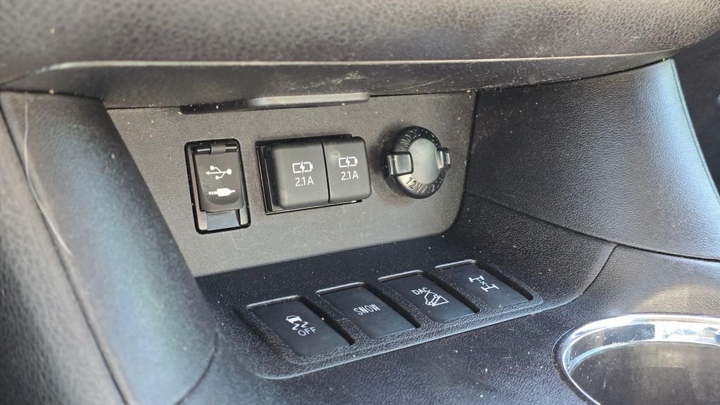 Used 2019 Blizzard Pearl Toyota LE image 33