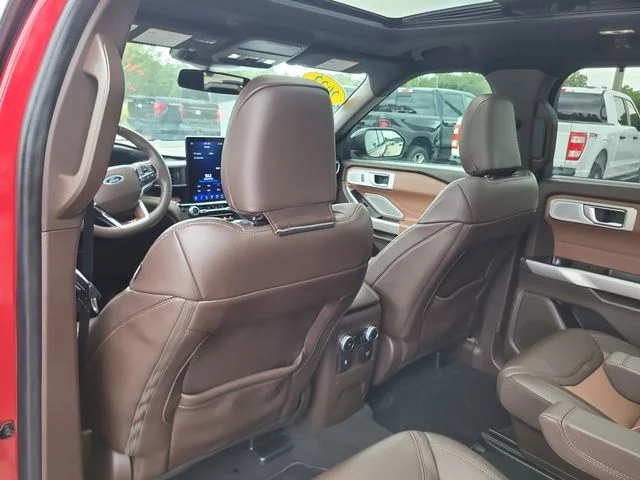 Used 2022 Red Ford King Ranch image 13