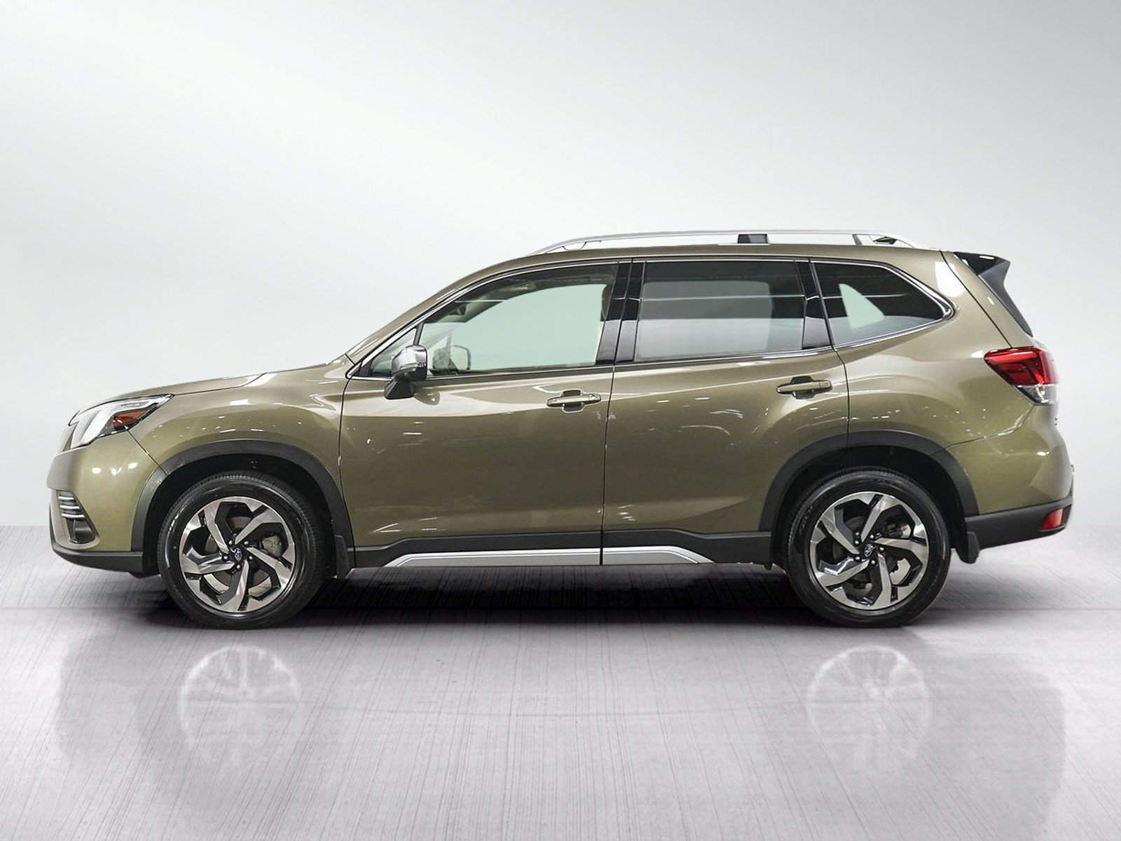 Used 2024 Autumn Green Metallic Subaru Touring image 2