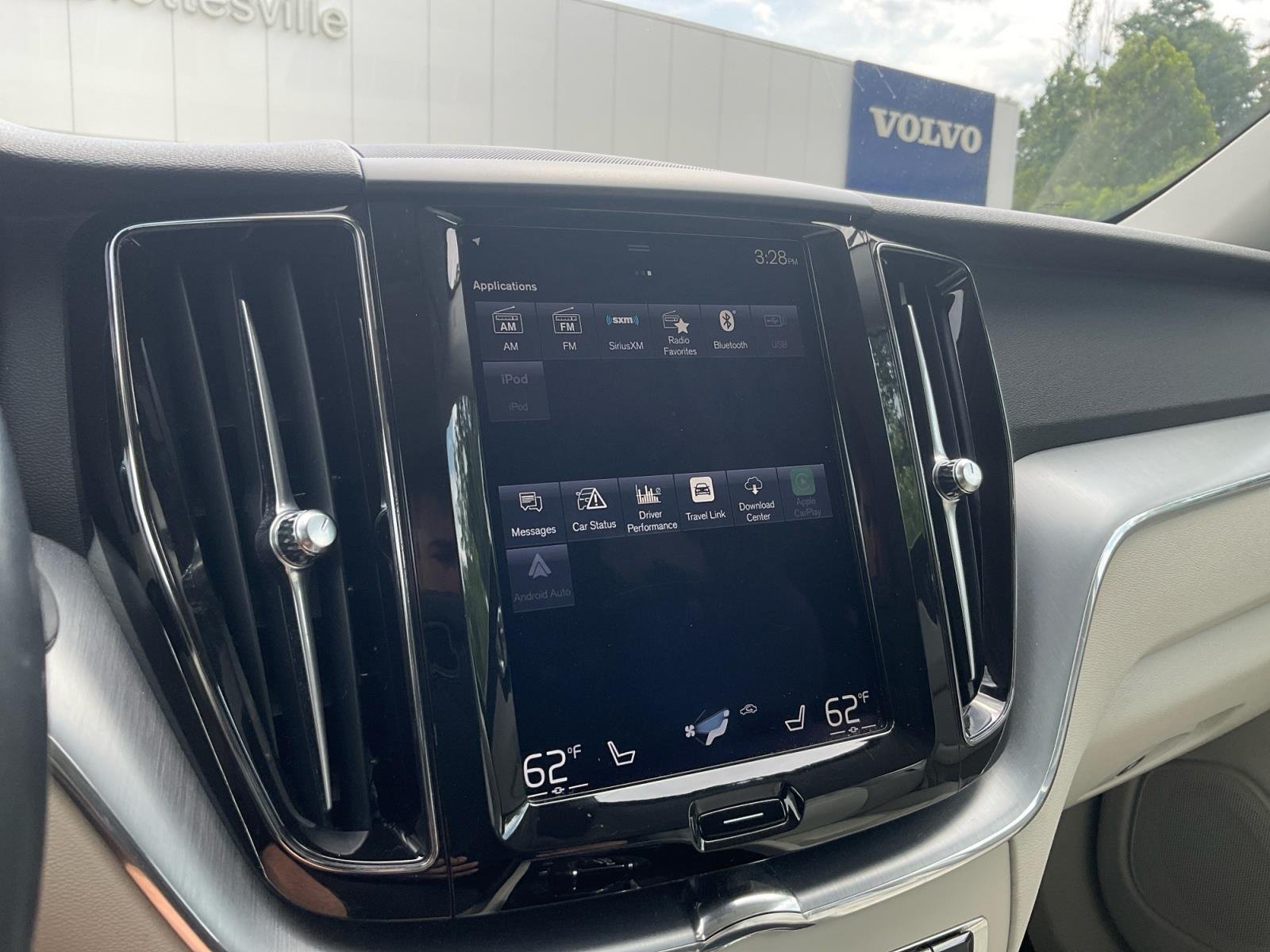 Used 2018  VOLVO T6MOMENTUM image 26