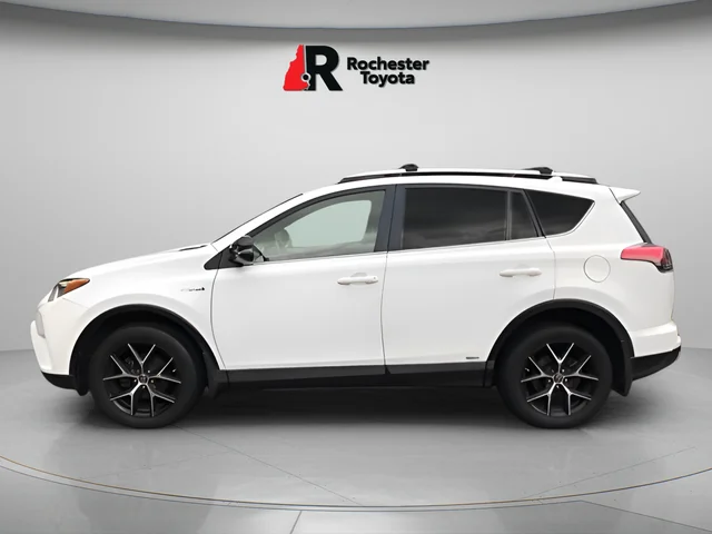 Used 2018 White Toyota SE image 4