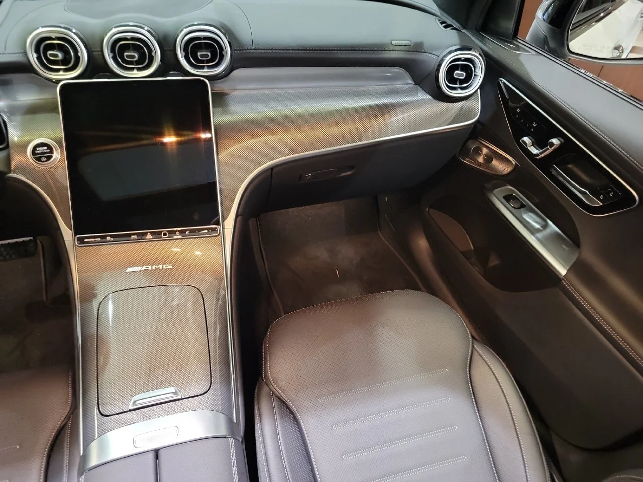 New 2027 MANUFAKTUR Moonlight White Metallic Mercedes-Benz AMG® GLC 53 4MATIC+ SUV image 17