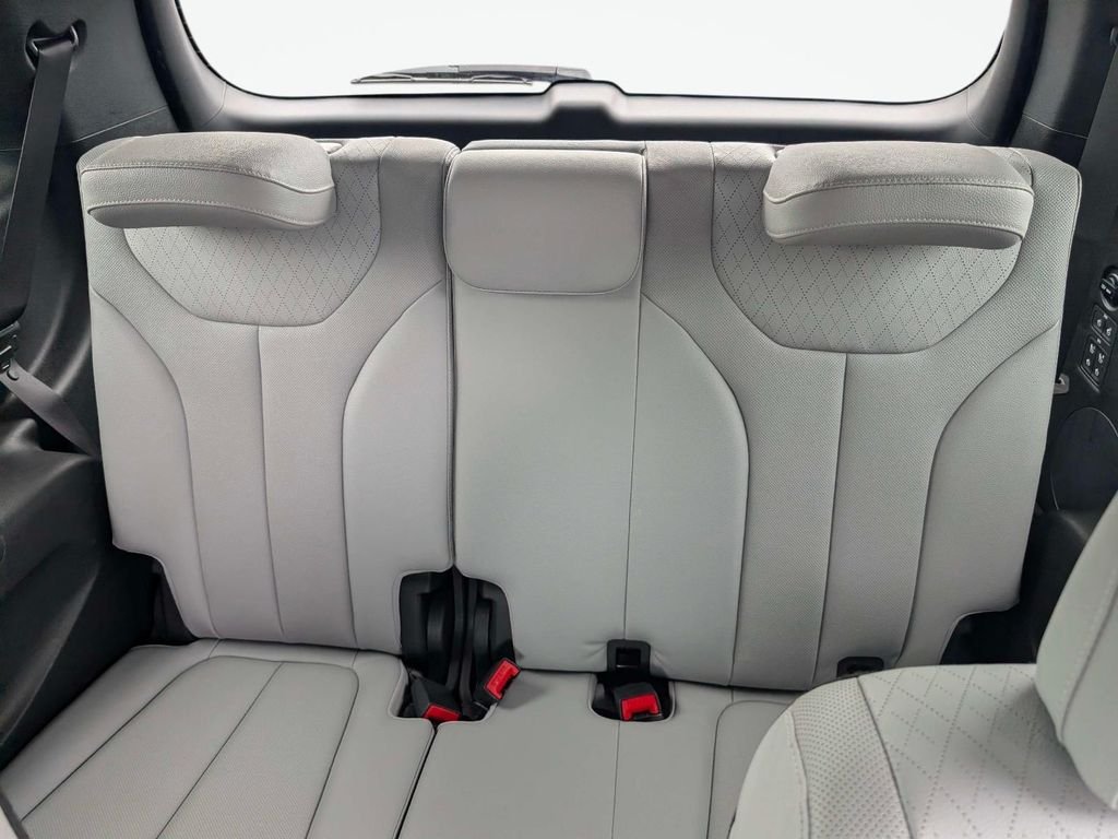 Used 2021 Silver Hyundai SEL image 18