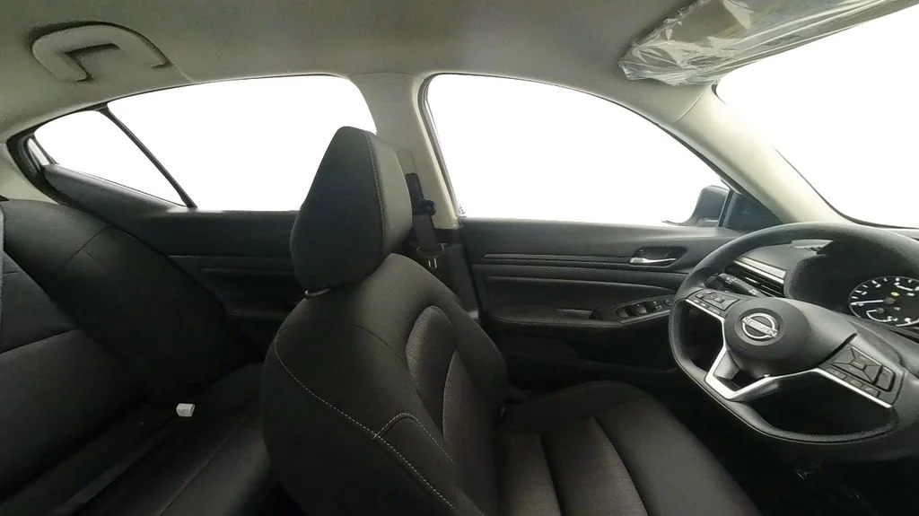 Used 2024 White Nissan 2.5 SV image 25
