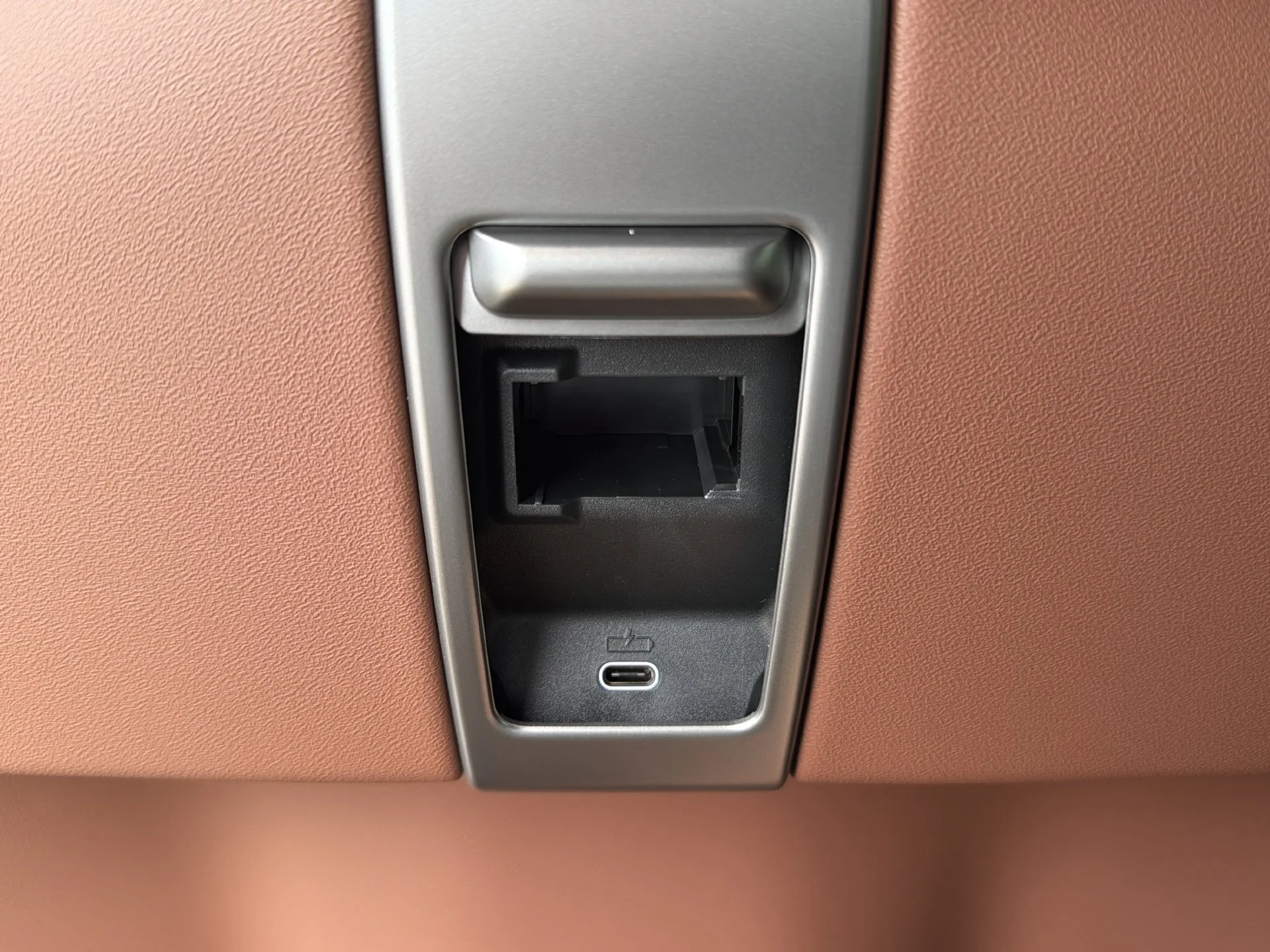 New 2027 Mineral White Metallic BMW  image 19