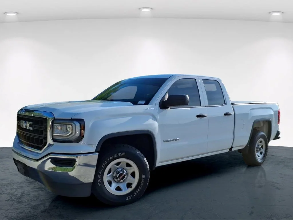 Used 2018 White GMC Base image 2