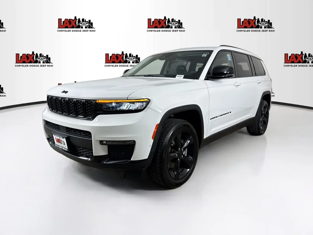 Used 2022 White Jeep Limited image 3