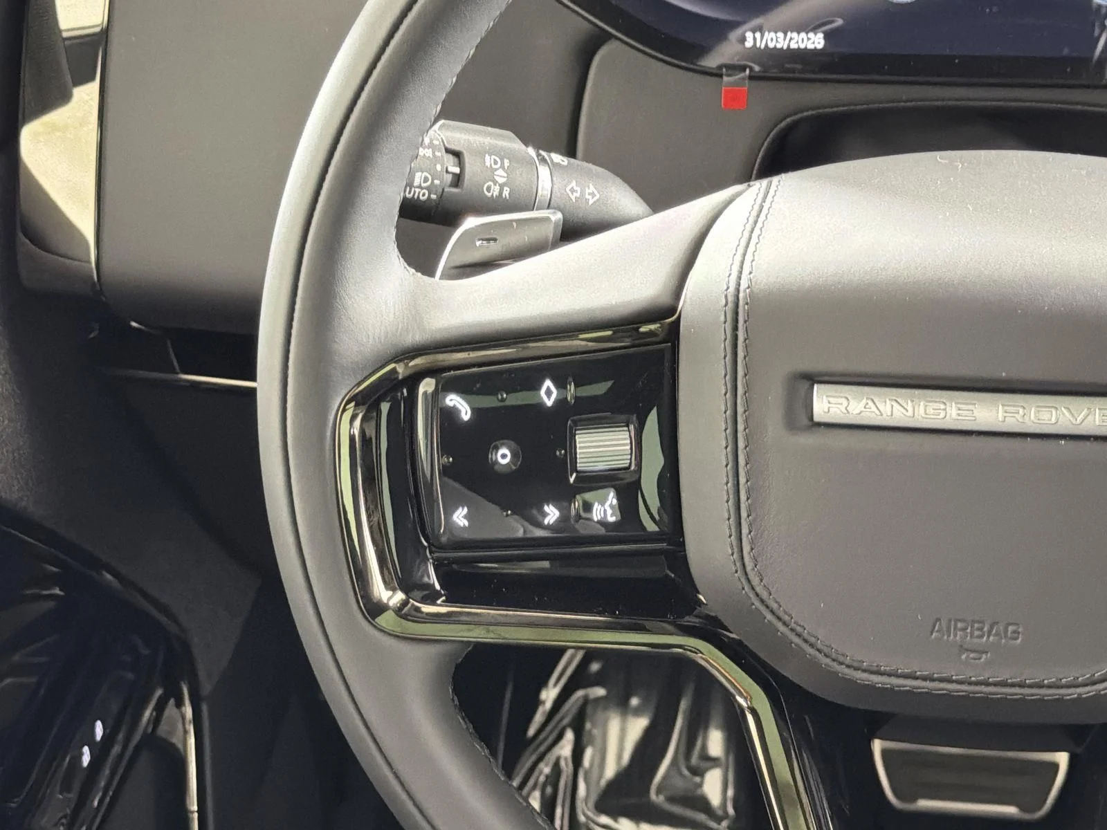 New 2026 Santorini Black Land Rover Dynamic SE image 12