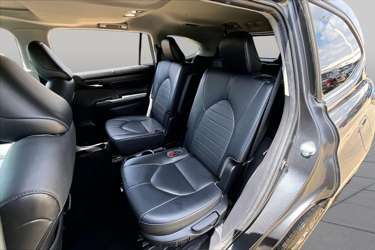 Used 2021 Magnetic Gray Metallic Toyota XLE image 19