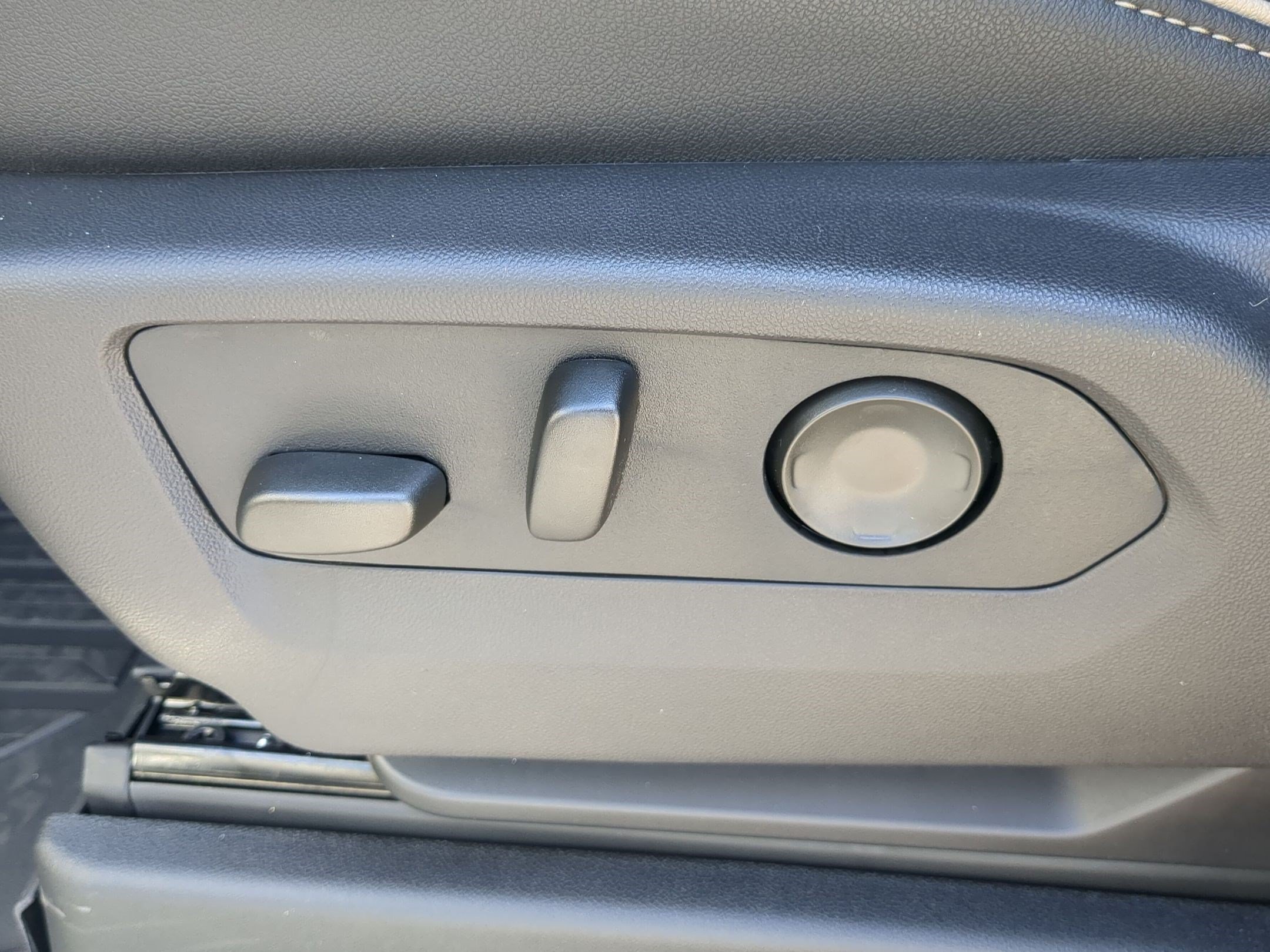 New 2026 Summit White GMC Elevation image 12