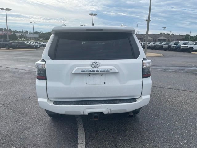 Used 2014 White Toyota SR5 image 6