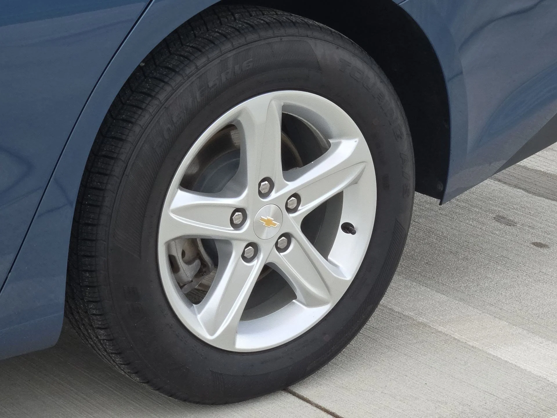 Used 2024 Lakeshore Blue Metallic Chevrolet LT image 11
