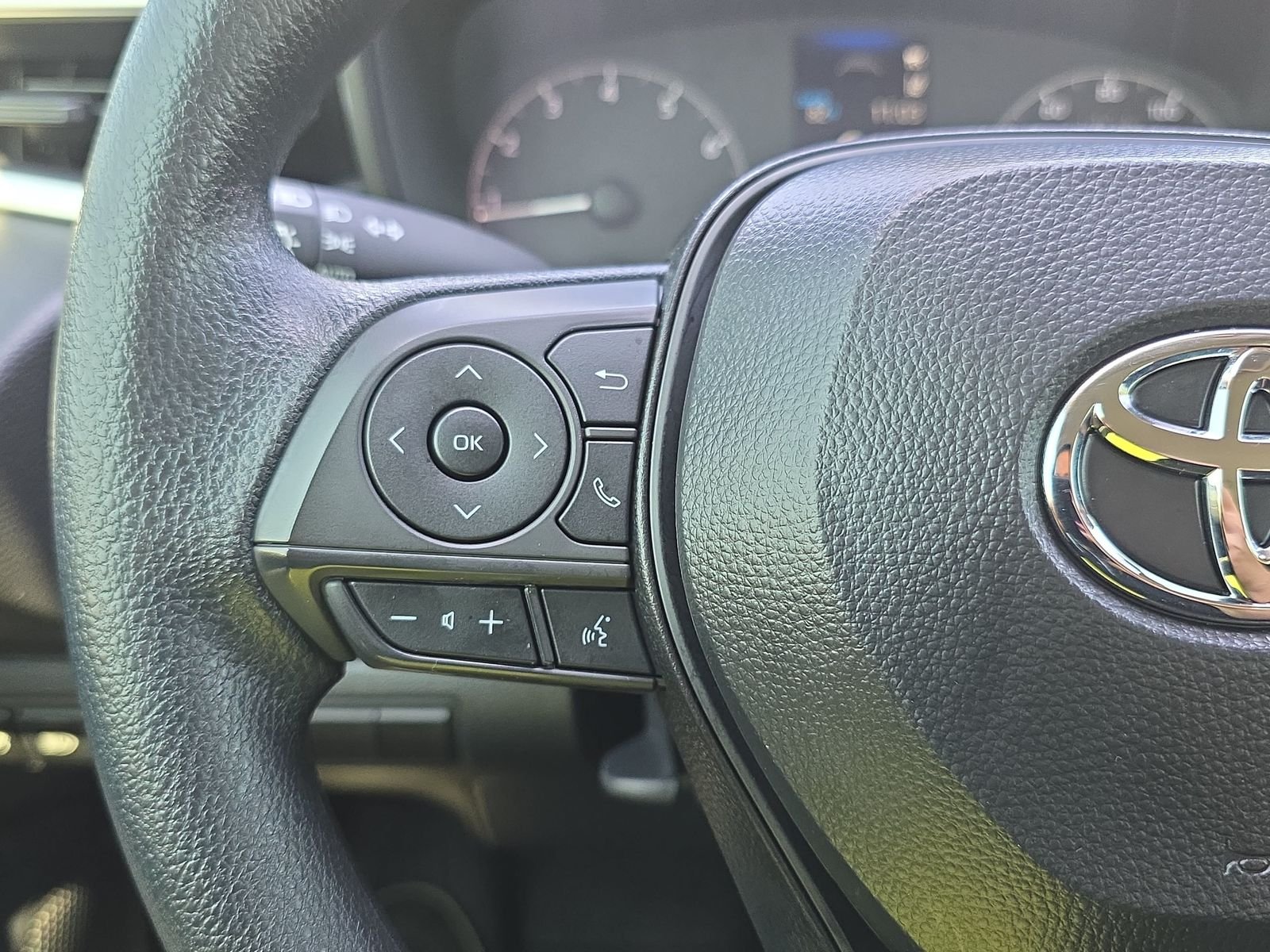 Used 2025  Toyota LE image 16