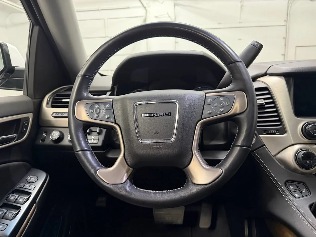 Used 2019 White Frost Tricoat GMC Denali image 10